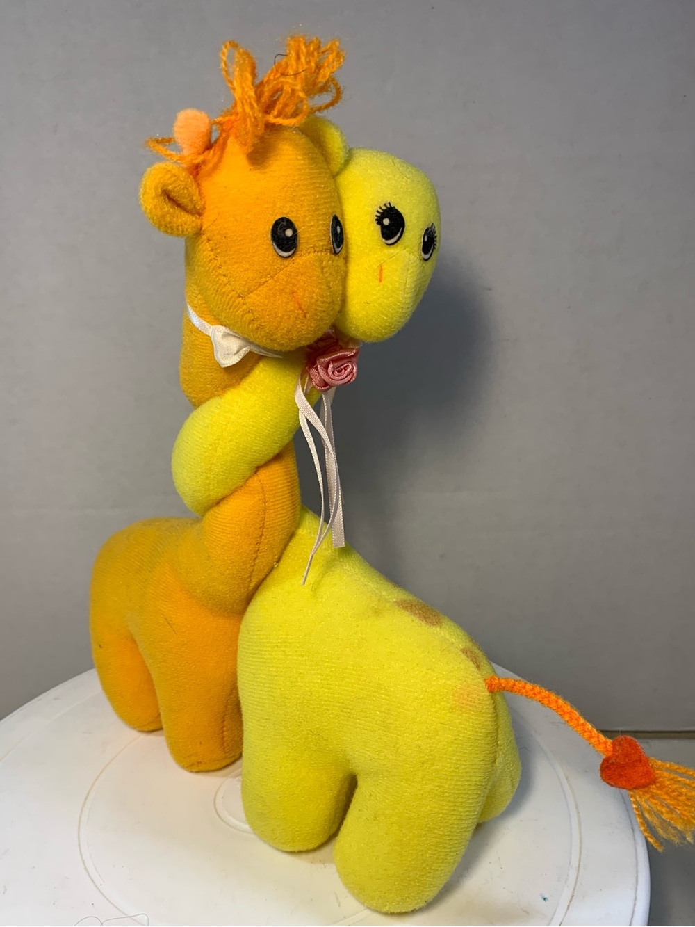 VTG Russ Pair of Interconnected Giraffe Plush.          3925